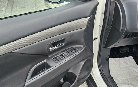 Mitsubishi Outlander III рестайлинг 3, 2018 год, 2 149 995 рублей, 10 фотография