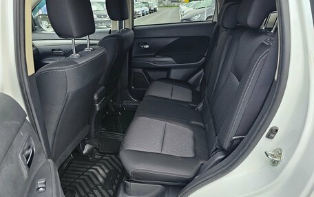Mitsubishi Outlander III рестайлинг 3, 2018 год, 2 149 995 рублей, 11 фотография