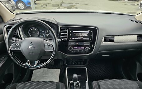 Mitsubishi Outlander III рестайлинг 3, 2018 год, 2 149 995 рублей, 14 фотография
