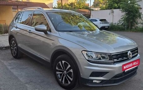 Volkswagen Tiguan II, 2019 год, 2 500 000 рублей, 2 фотография