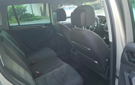 Volkswagen Tiguan II, 2019 год, 2 500 000 рублей, 11 фотография