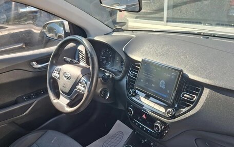 Hyundai Solaris II рестайлинг, 2021 год, 1 690 000 рублей, 28 фотография