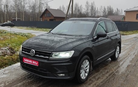 Volkswagen Tiguan II, 2018 год, 2 350 000 рублей, 1 фотография