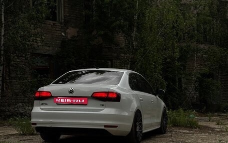 Volkswagen Jetta VI, 2016 год, 1 000 000 рублей, 2 фотография