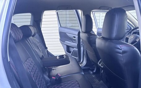 Mitsubishi Outlander III рестайлинг 3, 2020 год, 2 300 000 рублей, 9 фотография