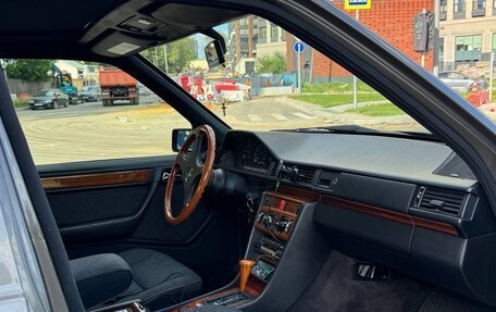 Mercedes-Benz E-Класс, 1993 год, 1 290 000 рублей, 12 фотография