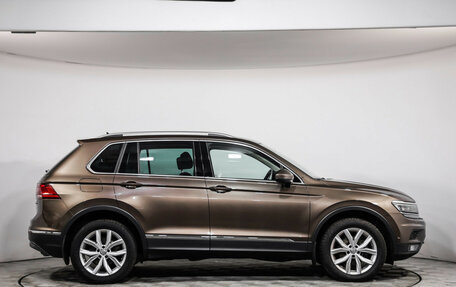Volkswagen Tiguan II, 2018 год, 2 469 000 рублей, 5 фотография