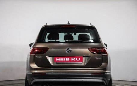 Volkswagen Tiguan II, 2018 год, 2 469 000 рублей, 7 фотография