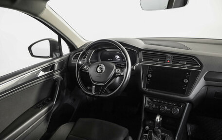 Volkswagen Tiguan II, 2018 год, 2 469 000 рублей, 10 фотография