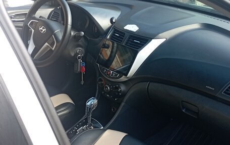 Hyundai Solaris II рестайлинг, 2011 год, 750 000 рублей, 8 фотография