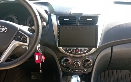 Hyundai Solaris II рестайлинг, 2011 год, 750 000 рублей, 5 фотография