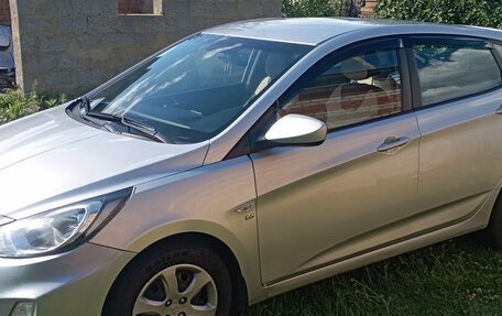 Hyundai Solaris II рестайлинг, 2011 год, 750 000 рублей, 12 фотография