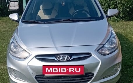 Hyundai Solaris II рестайлинг, 2011 год, 750 000 рублей, 13 фотография