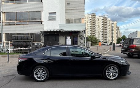 Toyota Camry, 2019 год, 2 400 000 рублей, 4 фотография