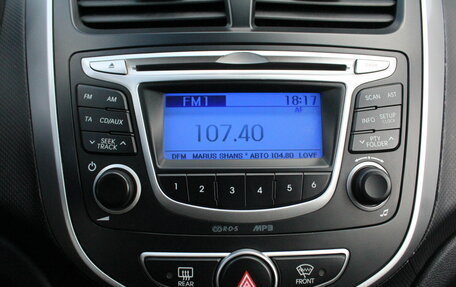 Hyundai Solaris II рестайлинг, 2013 год, 860 000 рублей, 17 фотография