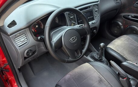 KIA Rio II, 2009 год, 750 000 рублей, 10 фотография