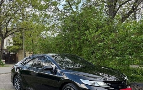Toyota Camry, 2021 год, 3 250 000 рублей, 2 фотография