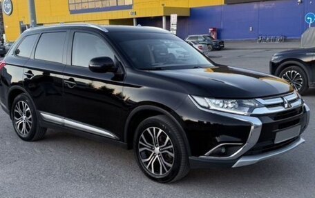 Mitsubishi Outlander III рестайлинг 3, 2018 год, 1 780 000 рублей, 3 фотография