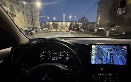 Mitsubishi Outlander III рестайлинг 3, 2018 год, 1 780 000 рублей, 8 фотография