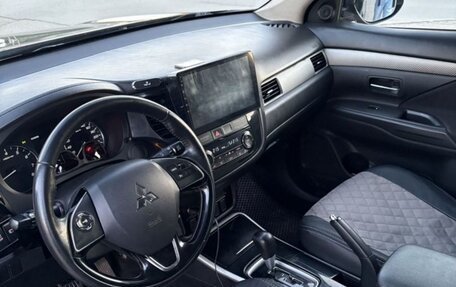Mitsubishi Outlander III рестайлинг 3, 2018 год, 1 780 000 рублей, 7 фотография