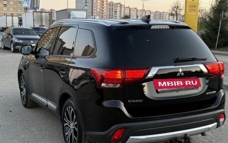 Mitsubishi Outlander III рестайлинг 3, 2018 год, 1 780 000 рублей, 6 фотография