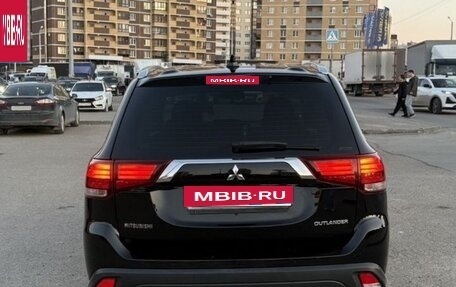 Mitsubishi Outlander III рестайлинг 3, 2018 год, 1 780 000 рублей, 4 фотография