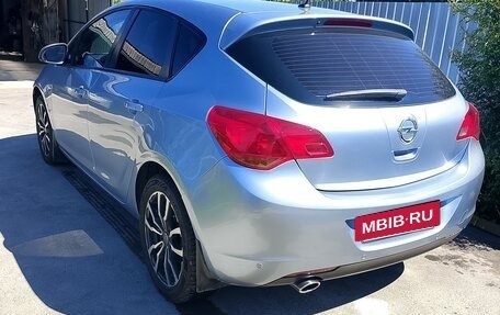 Opel Astra J, 2011 год, 800 000 рублей, 2 фотография