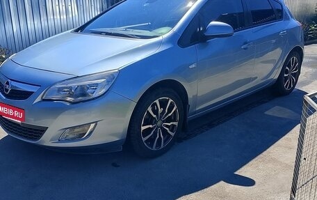 Opel Astra J, 2011 год, 800 000 рублей, 3 фотография