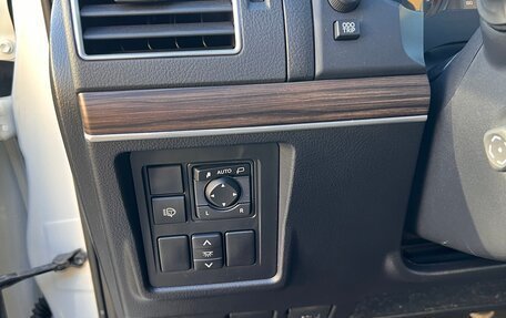 Toyota Land Cruiser Prado 150 рестайлинг 2, 2020 год, 6 800 000 рублей, 12 фотография