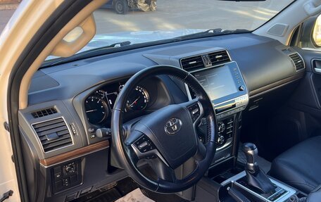 Toyota Land Cruiser Prado 150 рестайлинг 2, 2020 год, 6 800 000 рублей, 16 фотография
