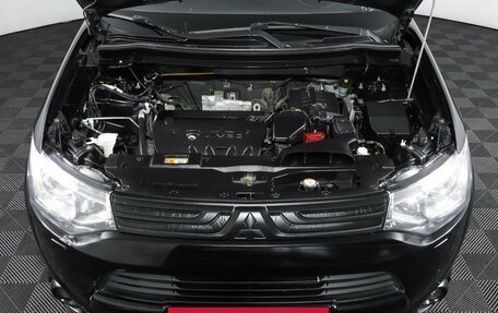 Mitsubishi Outlander III рестайлинг 3, 2013 год, 1 490 000 рублей, 10 фотография