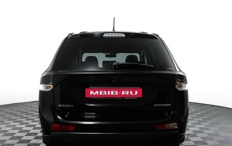 Mitsubishi Outlander III рестайлинг 3, 2013 год, 1 490 000 рублей, 7 фотография