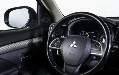 Mitsubishi Outlander III рестайлинг 3, 2013 год, 1 490 000 рублей, 14 фотография