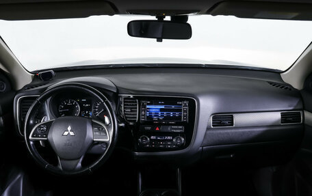 Mitsubishi Outlander III рестайлинг 3, 2013 год, 1 490 000 рублей, 18 фотография