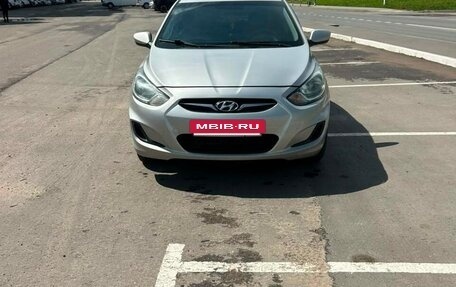 Hyundai Solaris II рестайлинг, 2012 год, 700 000 рублей, 4 фотография