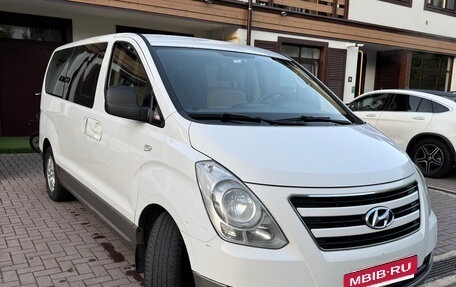 Hyundai H-1 II рестайлинг, 2016 год, 1 990 000 рублей, 3 фотография