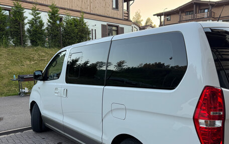Hyundai H-1 II рестайлинг, 2016 год, 1 990 000 рублей, 6 фотография