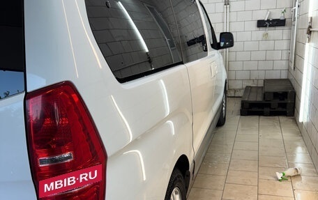 Hyundai H-1 II рестайлинг, 2016 год, 1 990 000 рублей, 10 фотография