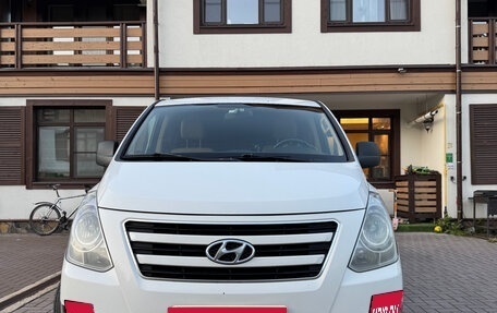 Hyundai H-1 II рестайлинг, 2016 год, 1 990 000 рублей, 2 фотография