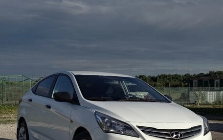 Hyundai Solaris II рестайлинг, 2015 год, 800 000 рублей, 1 фотография