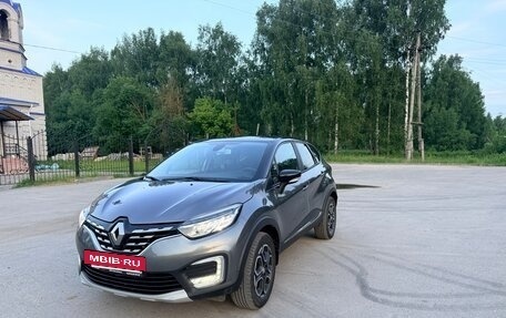 Renault Kaptur I рестайлинг, 2022 год, 2 100 000 рублей, 18 фотография
