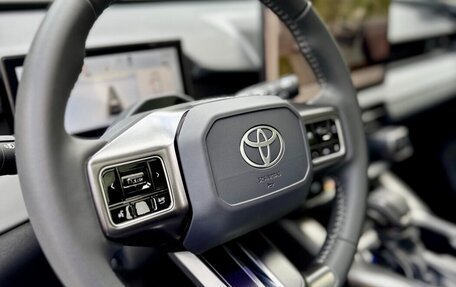 Toyota RAV4, 2025 год, 3 950 000 рублей, 8 фотография