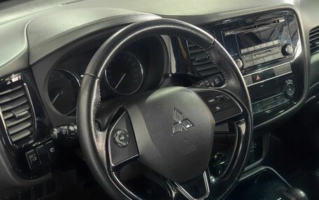 Mitsubishi Outlander III рестайлинг 3, 2021 год, 1 675 000 рублей, 12 фотография