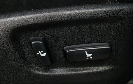 Toyota Land Cruiser Prado 150 рестайлинг 2, 2013 год, 3 150 000 рублей, 16 фотография