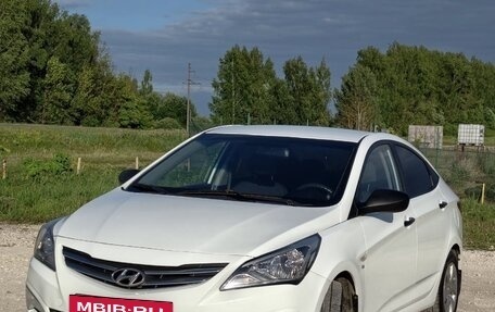 Hyundai Solaris II рестайлинг, 2015 год, 800 000 рублей, 3 фотография