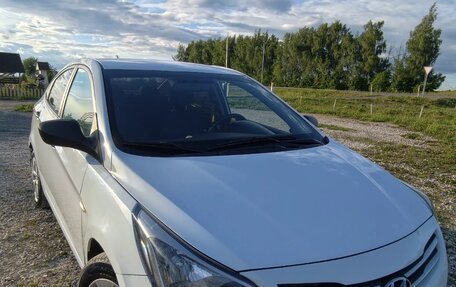 Hyundai Solaris II рестайлинг, 2015 год, 800 000 рублей, 19 фотография