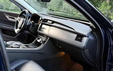 Jaguar XF II, 2020 год, 2 800 000 рублей, 9 фотография