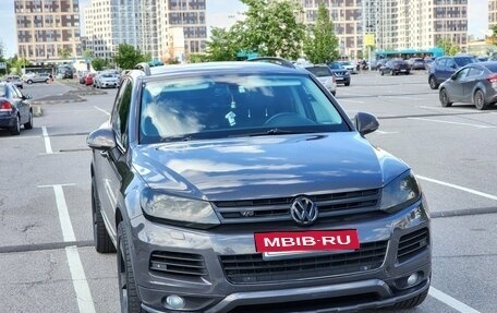 Volkswagen Touareg III, 2011 год, 1 990 000 рублей, 2 фотография