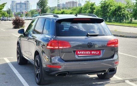 Volkswagen Touareg III, 2011 год, 1 990 000 рублей, 10 фотография