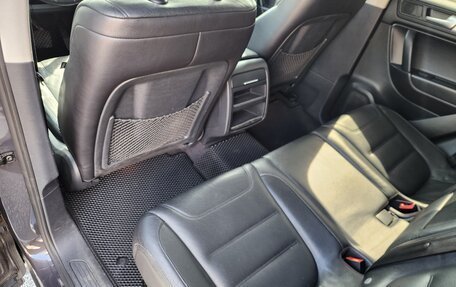 Volkswagen Touareg III, 2011 год, 1 990 000 рублей, 18 фотография